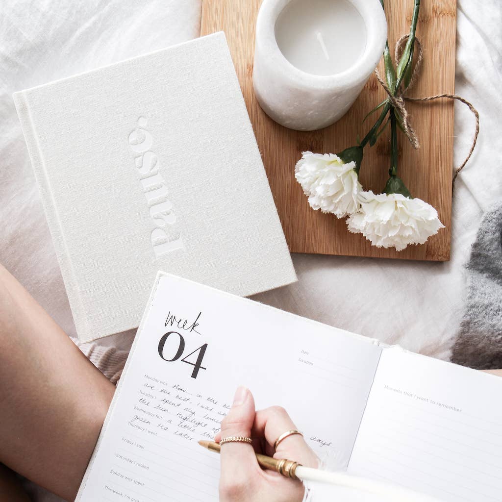 Press Pause Guided JournalAxel & Ash Book Press Pause – Guided Weekly Journal for Reflection, Growth & Mindfulness