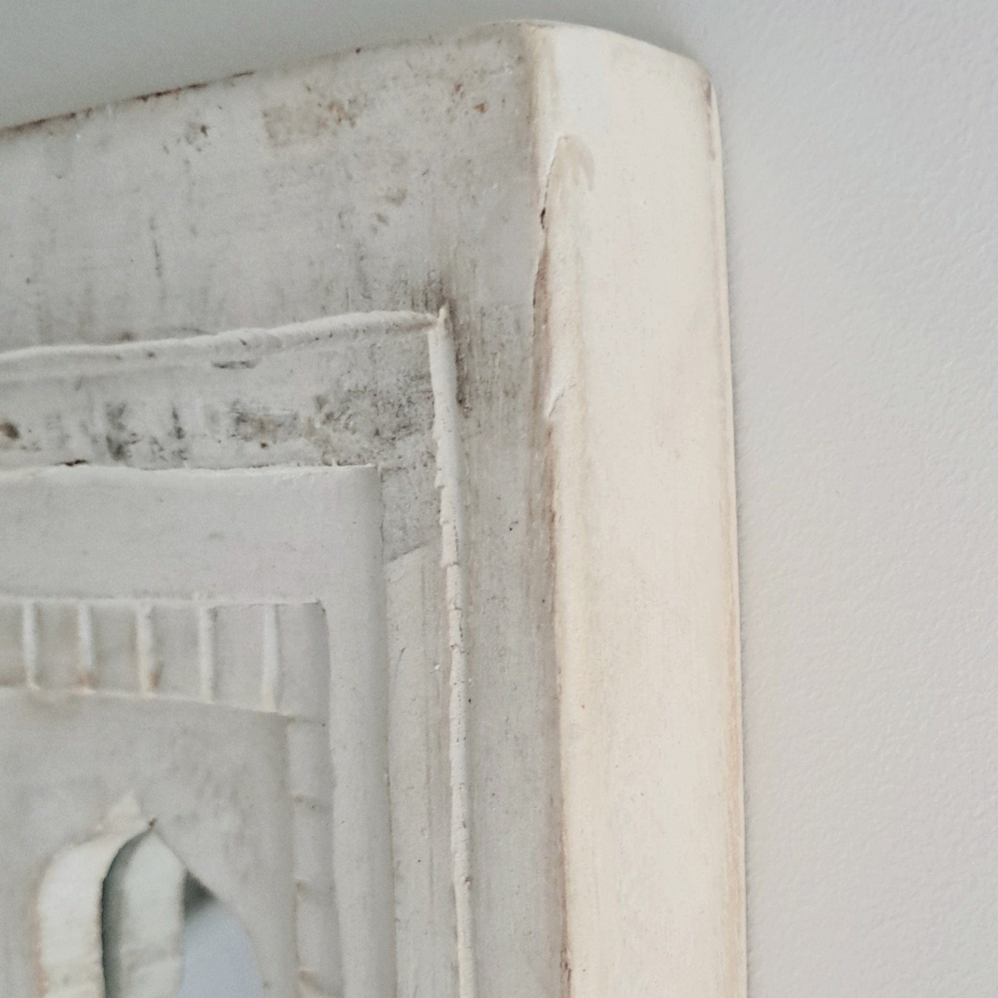 Simply Hygge Living Home Decor Moroccan Inspired Mini Mirrors – Hand-Carved Whitewashed Wall Décor (20 x 16 cm)