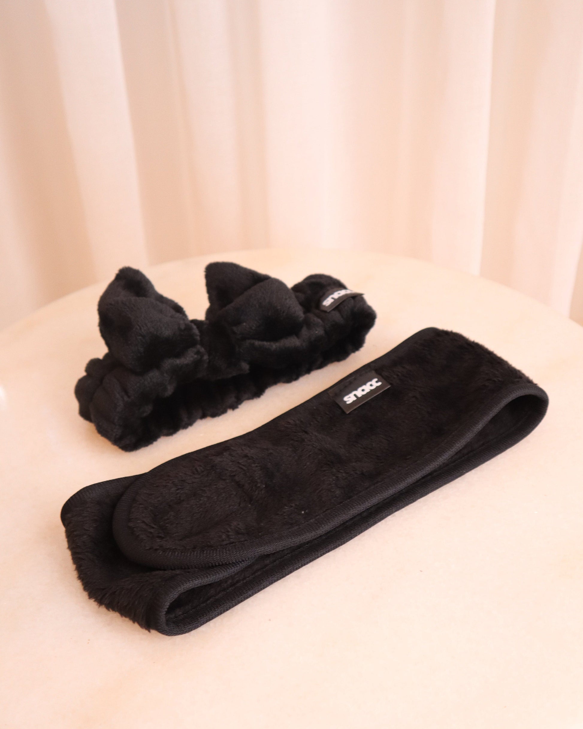 SNACC BEAUTY Beauty Tool Tied & Tucked – Black Bow Skincare Headband