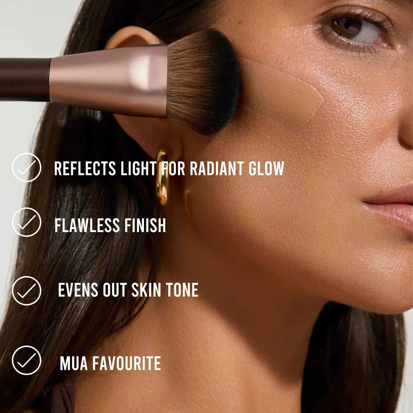 Applying Vita Beauty Blur Light 30ml primer for a radiant glow, flawless finish, and even skin tone. MUA favorite beauty product.